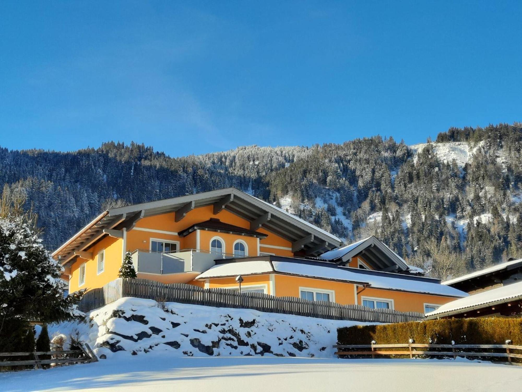 Luxurious Mansion In Goldegg Near Skiing Area エクステリア 写真
